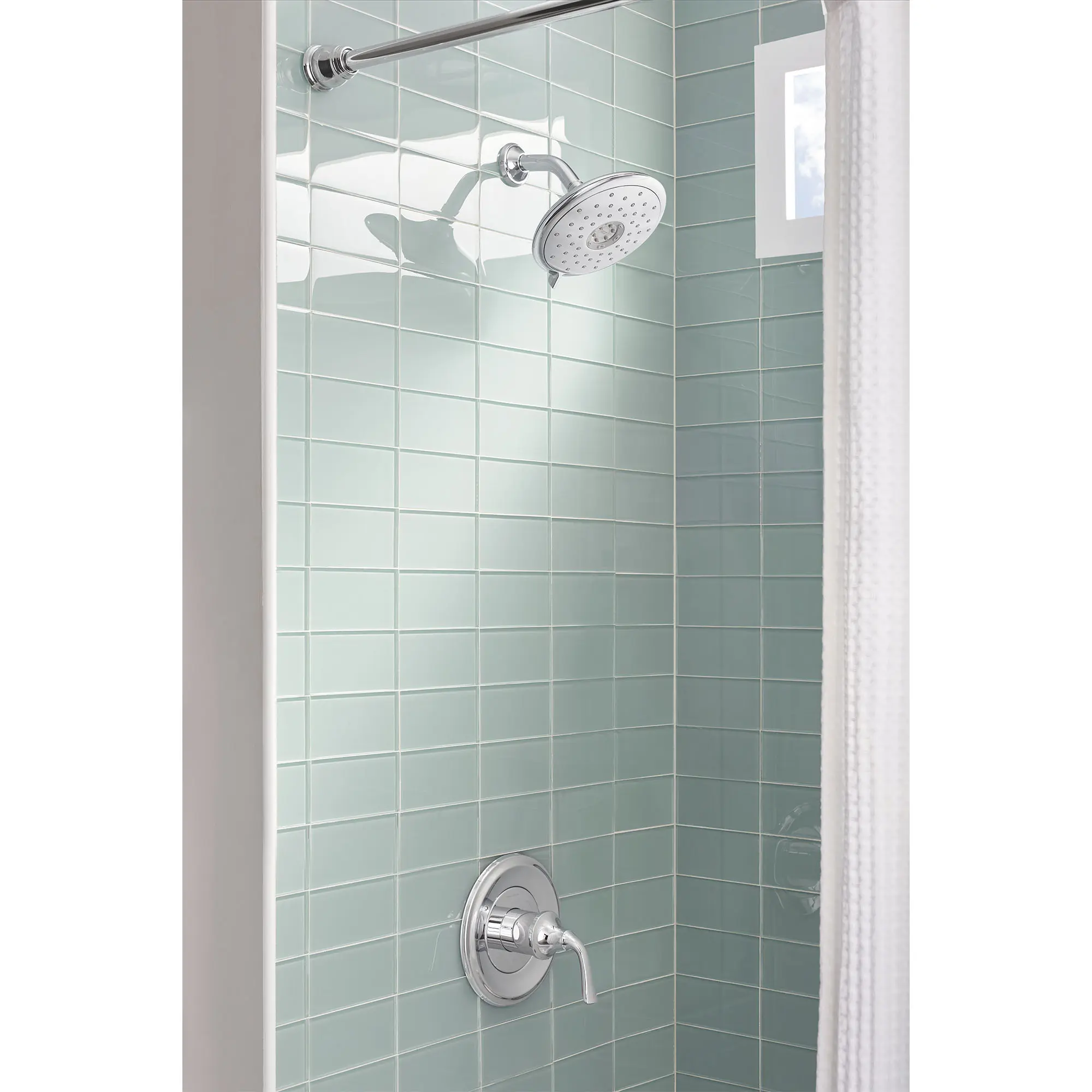 Bras de douche standard de 5 po pour montage mural